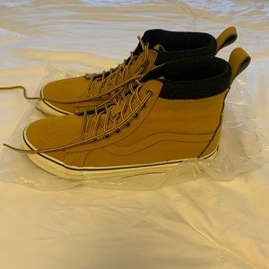 Vans sneaker boots